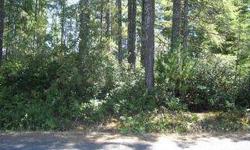 Large, wooded, level building lot. In an area of beautiful homes. Lake Limerick is a private lake. Enjoy the country club, the golf course, hiking, water sports, fishing and an outdoor way of life. Community includes