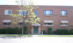 Great 2 beds, one baths condominium unit at a great value.
Helen Oliveri is showing this 2 bedrooms / 1 bathroom property in Chicago, IL.
Listing originally posted at http