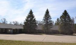 Known to many as the "Redwood Motor Inn" --- located on County Road 612 in Lewiston. 49 units, indoor pool, fitness center, main guest lobby, manager's apartment, commercial laundry facility and more. A must see!
Listing originally posted at http