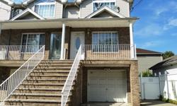 Midland Beach - Full upgraded home in like new condition. Conveniently located 10 Minutes from VZ bridge, minutes from beach, shopping, and steps from transportation. Featuring large bedrooms, hardwood floors, custom kitchen and baths, first level with