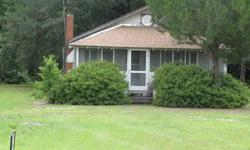 GREAT BEGINNER OR RETIREMENT HOME 3 bedrooms, 1 bath, frame home, window air, space heaters, 1004 sq ft, 4.6 acres, city water, located on Hwy 341 (Appling Co). Enough room for a garden, Listed with Whitfield Realty, Inc