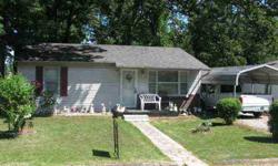 $46,900 922 Oakwood Poplar Bluff, Well maintained 2BR 1BA home with partial basement! This vinyl sided home has central heat/air, fenced back yard, shed & 1-car carport. Call to see today!
Listing originally posted at http