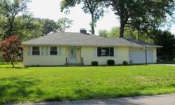 Ranch home located in northeast area, close to shopping and colleges. Angela Grable is showing 4855 Woodway Drive in FORT WAYNE, IN which has 2 bedrooms / 1 bathroom and is available for $49900.00. Call us at (260) 244-7299 to arrange a viewing.Listing