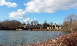 WebID 44594
Prime three-quarter-acre waterfront lot with 120 feet on Lake Agawam in the heart of historic Southampton Village. Opportunity to build a first-rate home and more on this central Village location. Tremendous views on this lakefront property.