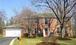 Spectacular 4BR/2.1BTH clinker brick 2 sty nestled on a breathtaking cul-de-sac site in Whytecliff!Formal LR!Separate DR w/rich hardwood flrg!Dazzling kit w/42" cherry cab w/ mullion front, center isle w/extended brkfst bar,top of the line appls & eat