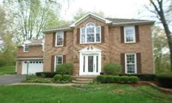 Stately all brick home on cul-de-sac. Arrowhead's premiere wooded area. Newer roof, kitchen, baths & more. Beautiful HWD flrs thru-out. Formal living & dining rms! Gourmet cherry kitchen w/lots of 42" cabs & top-line SS appls. Large family rm w/FP &