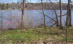 The perfect building lot for waterfront lovers! Close waterfront access and views, directly across from the building site but without paying waterfront taxes! Surveyed, desirable neighborhood and convienient to I-95! What a buy!
Listing originally posted