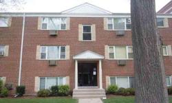 Wonderful 2 beds, one baths condominium unit. This unit features hard wood floors throughout and large windows in the living room.
Helen Oliveri has this 2 bedrooms / 1 bathroom property available at 1312 Perry St B in Des Plaines, IL for $57000.00.