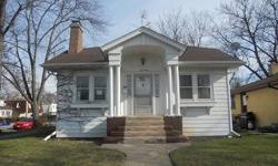 This charming two beds home in waukegan offers you old world charm with detailed millwork, built-in cabinetry, unfinished attic space and so much more!
The Leslie McDonnell Team has this 2 bedrooms / 1 bathroom property available at 1030 Massena Ave in