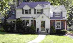 THIS LOVELY ROUGHGARDEN COLONIAL IS PERFECTLY SITUATED ON A PREMIER GLEN ROCK STREET. IDEALLY LOCATED NEAR SCHOOLS, TOWN AND NYC TRANSPORTATION YOU WILL ENJOY THE SMALL TOWN CHARM AT IT'S BEST.
Listing originally posted at http
