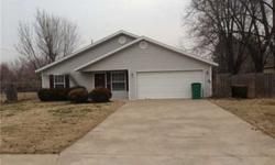 WELL KEPT HOME, LARGE BACK YARD.Reina Rodriguez is showing this 3 bedrooms / 2 bathroom property in Springdale. Call (479) 718-2800 to arrange a viewing.