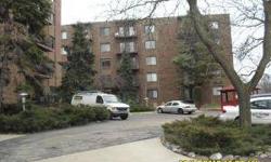 FORECLOSED UNIT BRIGHT UNIT AWAITING NEW OWNERS. STORAGE ANDLAUNDRY ON THE SAME FLOOR CONVENIENTLY LOCATED ACROSS FROMFOREST PRESERVE.This property is eligible under the FreddieMac First Look Initiative through 04/11/2012 OWNER OCCUPIEDBUYERS ONLY THRU
