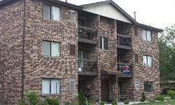 Best investment opportunity in Orland Park.Fully leased 6 flat with outstanding income. Spacious clean 6-2 bedroom units each with separate dining rms and 2 bath. Most units recently updated.Long tearm tannents. Washer & dryer are owned. Real $$$$