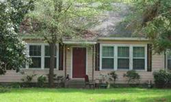 Located in Sterlington, lots of character, wood floors, 2 living areas, 3 bedrooms downstairs, 1 game room upstairs. Large walk-in attic. End of the blvd.
Listing originally posted at http