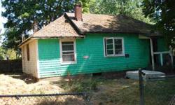Tear down/ fixer on a 5,000 sq. ft. lot in SE Portland. Buyer to do own due dillegence regarding development & zoning.Listing originally posted at http