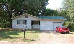 3brm 1 bath home with hardwood floors close to Arkansas Tech University. Property is currently on a month to month lease, must have 24 hr notice to show.
Listing originally posted at http
