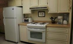 A light, bright vacation villa, in a great Sun City West location, close to shopping, rec center, Hillcrest golf course and more!! This FULLY furnished unit(includes everything, towels, linens, dishes, flatware, etc.) is perfect for year round living, a