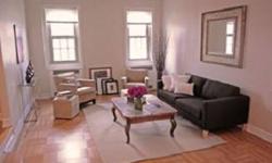 First time on the market this is a must see! Extraordinary Brooklyn Heights top floor prewar apartment in impeccable condition with an open layout. Sun drenched rooms with 9 1/2 ft ceilings create a delightful living space that features a generous foyer,