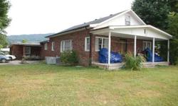 #2544 - Middlesboro,Ky - NEED A LARGER HOME, WE HAVE IT....this home has 3 bedrooms, 1.5 baths livingroom, eat-in kitchn, dining area, family room, patio with built in grill extra lot comes with home; level yard; close to Middlesboro hospital, Wal-Mart