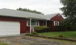 WebID 36937
Well maintained 3 bedroom, 2 bath ranch within short distance from town and ocean beaches. Just under half acre property on a quiet road, full basement, and two car garage.
South Elihu Place Montauk
Jack Prizzi tel
