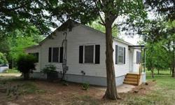 Cute house perfect for privacy and country living. Wood flooring, Fresh Paint, Open Unfinished Walk-out basement. Add your special touches and make this house a HOME
Shannon Griffith is showing this 2 bedrooms / 1 bathroom property in Statesville, NC.