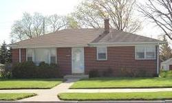 Adorable & well kept 3 beds brick home with 2-1/garage for two cars.
Carol Hawes is showing 1631 Summit Avenue in Racine, WI which has 3 bedrooms / 1 bathroom and is available for $84900.00. Call us at (262) 930-1106 to arrange a viewing.
Listing