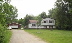 Nice location close to town for this 3 bedroom home.Features include central air, natural gas, fenced yard and 2 car detached garage. Move in condition.
Listing originally posted at http