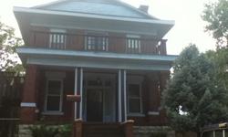 Close to University of Arkansas Fort SmithSingle family homeTwo stories Victorian houseSeven rooms