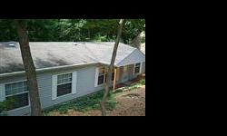 This 3bd/3ba double wide sits on 5+/- only 2 miles from Conley Bottom boat ramp. Dining Room, living, kitchen, large enclosed porch, garden tub and separate shower in master bd. Move in ready.
Listing originally posted at http
