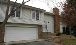 JUST MOVE IN! QUAD UNIT, 2 DECKS, 3 BR, 1.75 BATHS, WALKOUT LOWER LEVEL, WOOD FPLC, NEW CARPET, TILE, INTERIOR PAINT, ETC. PRICED TO SELL, CONVENIENT LOCATION!
Listing originally posted at http