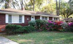 Nice brick home in Shell Point neighborhood close to park, shopping, restaurants. Within minutes of Parris Island, Beaufort Naval Hospital and boat landing.