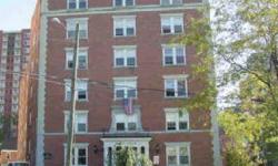 Cozy studio apartment located in the heart of downtown Stamford on Prospect Street. Conveniently located near multiple banks, across from a small park, near two churches, short walk to a CVS, restaurants, bars, theaters and blocks from the Stamford Town