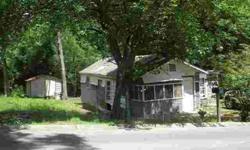 NICE LOT NEAR TOWN WITH LITTLE FIXER-UPPER. Small home needs lots of work, but could be a great rental investment for that handy man. Great location to rebuild on.
Listing originally posted at http