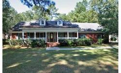Recently renovated all brick home in Silverwood Plantation. 3 bedrooms plus a den/office plus a lg bonus above garage. Incredible view of the front lake. Front living, separate dining room, open kitchen.
Bedrooms: 3
Full Bathrooms: 2
Half Bathrooms: 1
