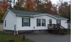 Bright and sunny 2004 Marlette mobile home in the desirable Farmington Ridge park. Open-concept design with a spacious livingroom/kitchen/dining area. Great working kitchen with lots of cabinets and counter space. Master bedroom suite includes an