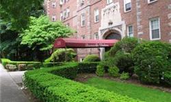 Bright and cheerful studio in Bronxville Chateau. Two large windows with sleeping alcove. Walk to Bronxville train station, shopping, theatre and all that Bronxville Village has to offer.
Bedrooms: 0
Full Bathrooms: 1
Half Bathrooms: 0
Living Area: 400