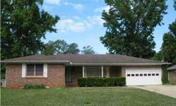 Lots of room and a great location! 3 bedrooms, large living/family room. Covenient to Hwy 72/I-65 for commuting to Huntsville or Decatur!
Listing originally posted at http