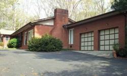 INCREDIBLE DEAL 1.37 ACRES OF PRIVACY. SPRAWLING BRICK RANCH w/ OVERSIZED HORSESHOE DRIVEWAY. 2= GARAGE.PICTUREQUES VIEW OVER POND. NEW CARPET 2010,FRESHLY PAINTED 2010,EXCELLENT RM SIZES THROUGHOUT, SPECTACULAR ENTERTAINMENT/REC RM W/BUILT-IN WALK-UP WET