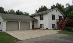 Home For Sale by Owner 2,176 sq ft Split Level Home $189,900.00
10727 Tavistock Rd Nw Bemidji, property adjoins Four Seasons Development
Great Northern Township Spit Level on nice wooded lot.
4 Bedroom, 2 Bath Split level on 2.1 acres on very private