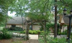 Waterfront Delight on beautiful Horseshoe Bend in the heart of East Texas. A spectacular view overlooking the peaceful waters of the lake. This waterfront home has many wonderful features. The kitchen, dining and family area offer an open living concept.