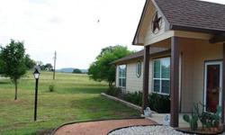 Enjoy yourself w/ room to breathe on 2.81 acres in the heart of the hill country, Medina TX. Charming split 3-2-2 floorplan features