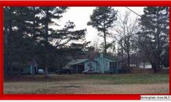 Didn't you just love going to grandma's house when you were a kid...well now you can own this quaint little bungalow just like grandma & grandpa's. Brenda Spears is showing this 3 bedrooms / 1 bathroom property in HOKES BLUFF. Call (256) 452-4155 to