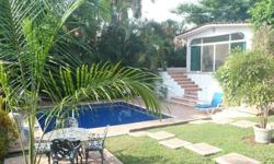 Modern Mexican style house in a golf course, spacious, with privacy, in perfect condition, close to the hotel zone, to "EL Palmar" beach, and main Boulevard to the city.Two levels.First Level