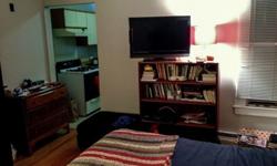 Cambridge Studio ?Walking Dist to Harvard or Central; $1350 heat incl.Available 11/1. First floor studio with eat-in kitchen on quiet street between Memorial Drive and Putnam Ave. 15 minute walk to either Harvard or Central Sq. Located in building with 2